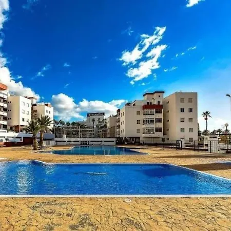 Apartamento Con Piscina Cerca De Puerto Colon